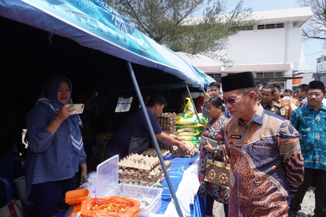 Pj Sekda Provinsi Bengkulu Buka Pasar Murah – Bengkulu News